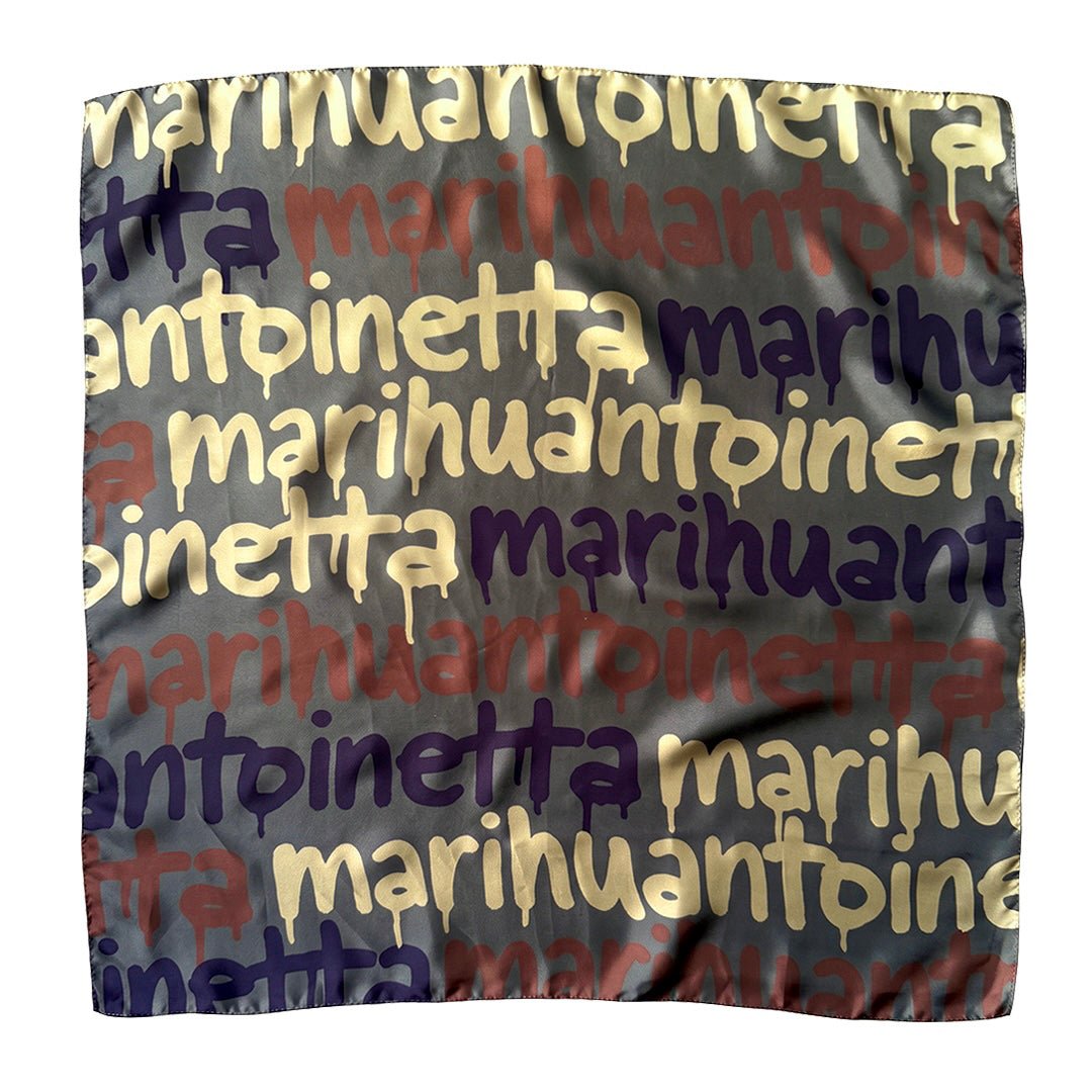 Marihuantoinetta Scarf